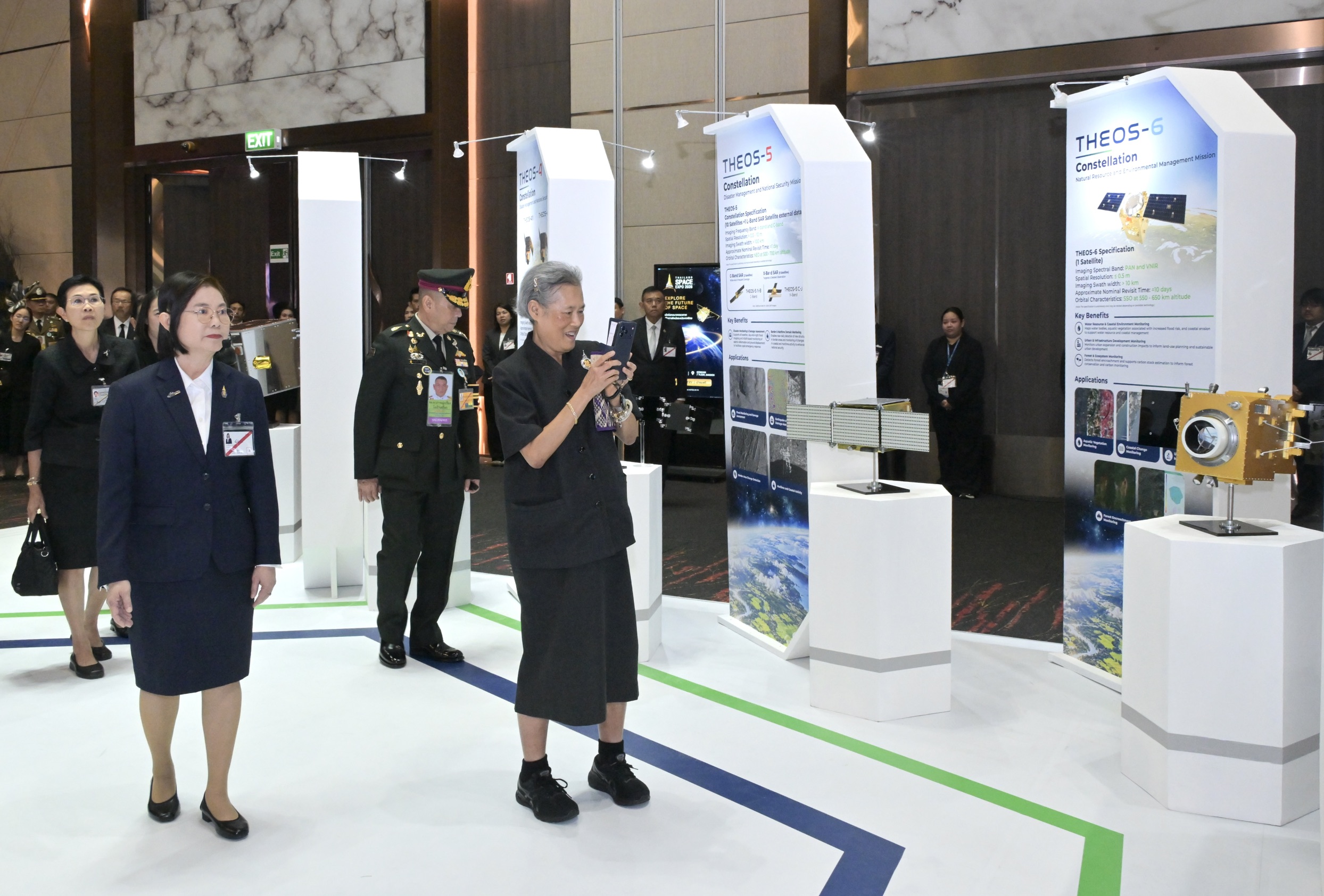 title - รองเลขาธิการ ส.ป.ก. ร่วมเฝ้าทูลละอองพระบาทรับเสด็จฯ และร่วมพิธีเปิดงาน มหกรรมด้านอวกาศแห่งชาติ